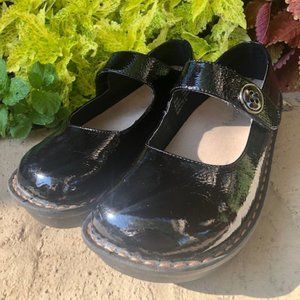 Savvy Black Patent Leather Mary Janes Sz 8